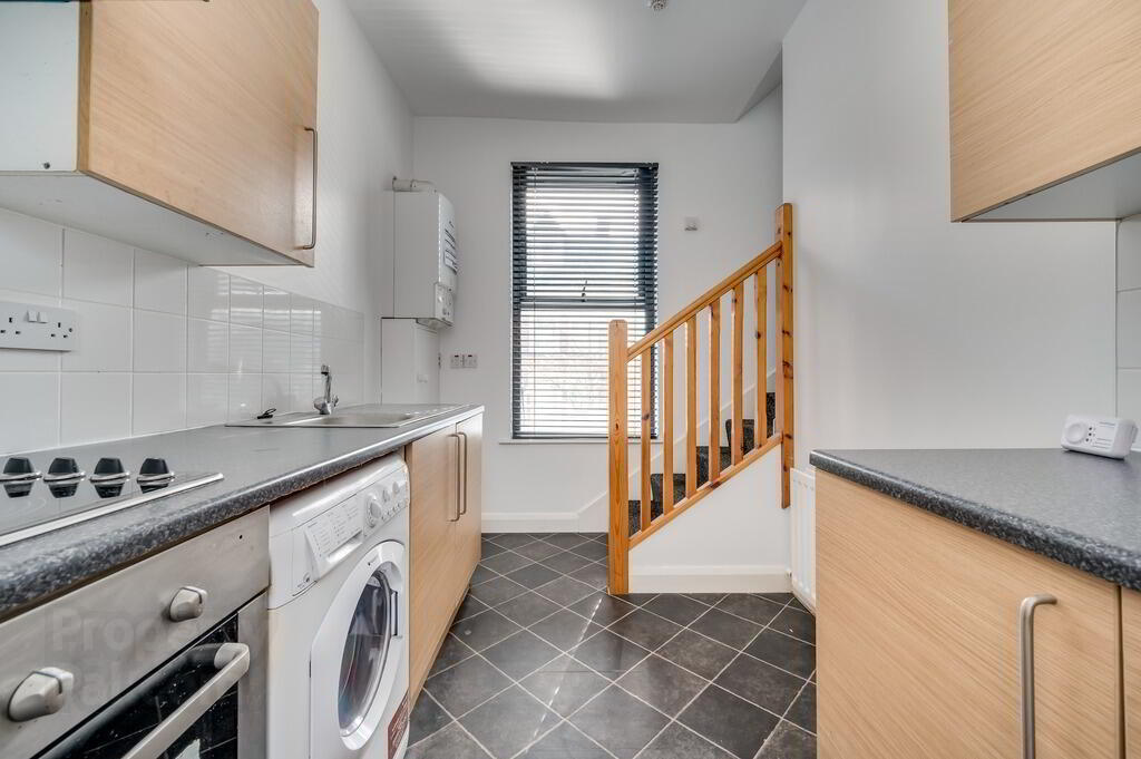 Flat 2, 1 Sandhurst Road 5 of 9