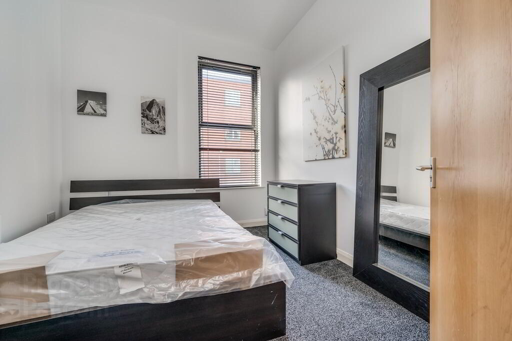 Flat 2, 1 Sandhurst Road 7 of 9
