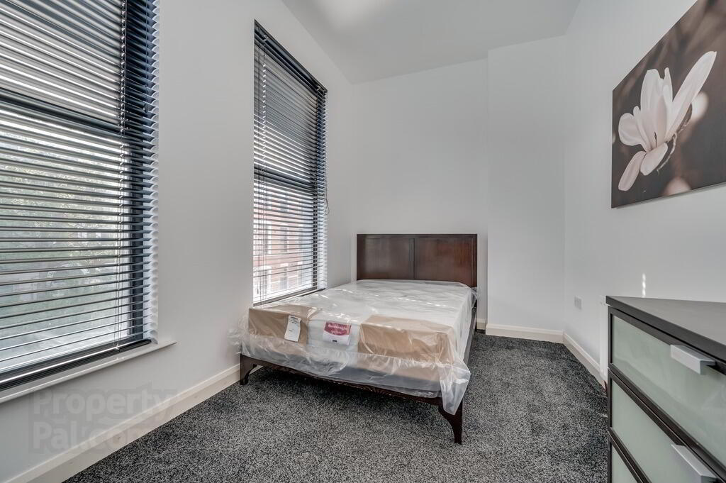Flat 2, 1 Sandhurst Road 8 of 9
