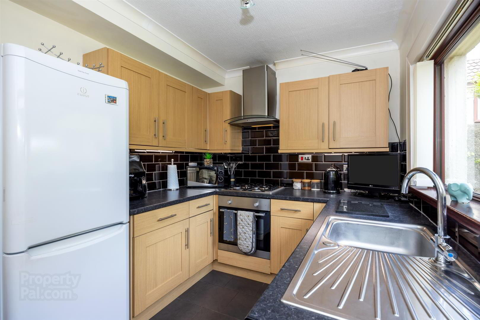 5 Sunninghill Gardens 7 of 16