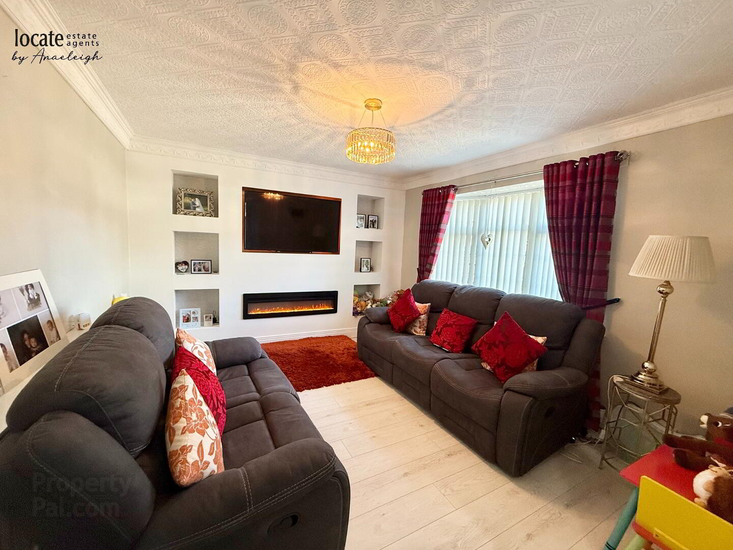 62 Whitethorn Drive 3 of 13