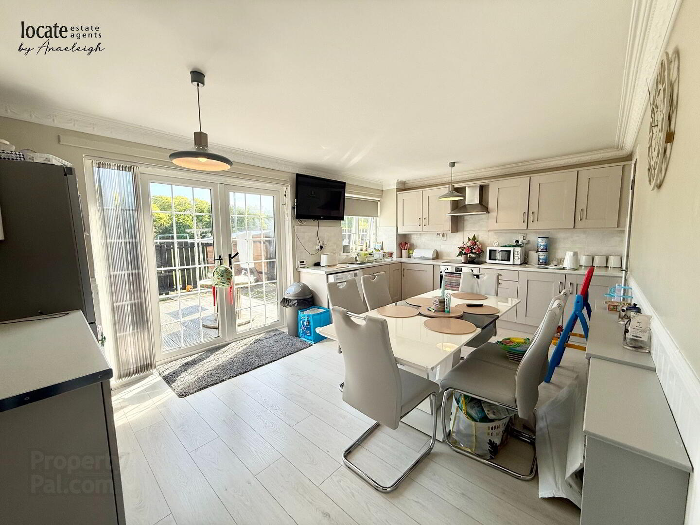 62 Whitethorn Drive 5 of 13