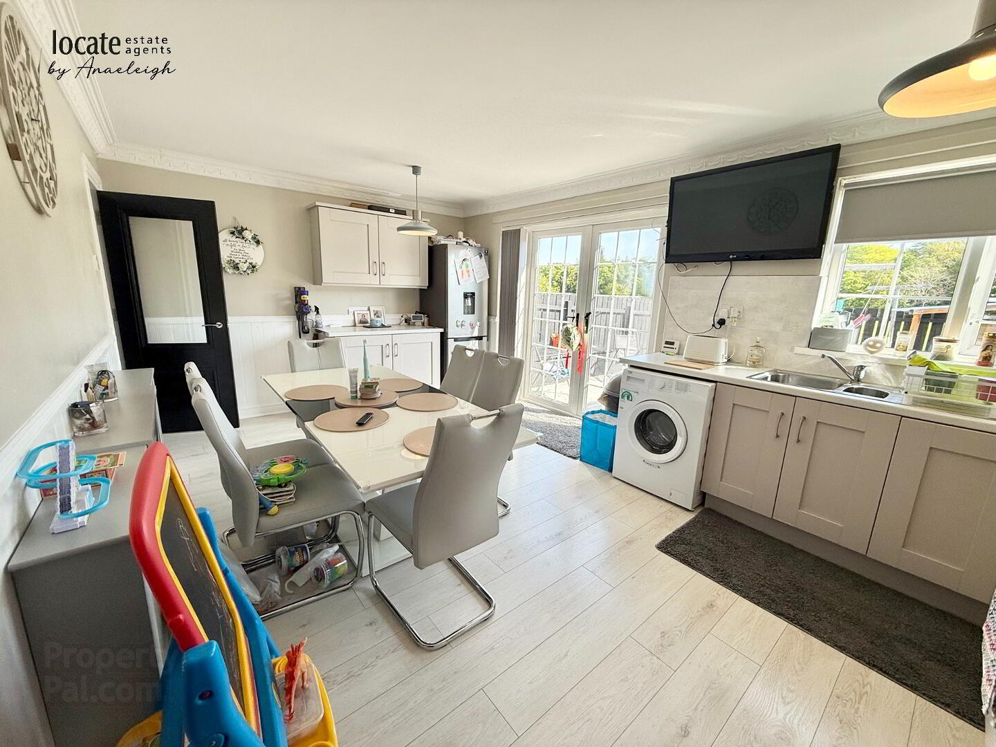 62 Whitethorn Drive 6 of 13