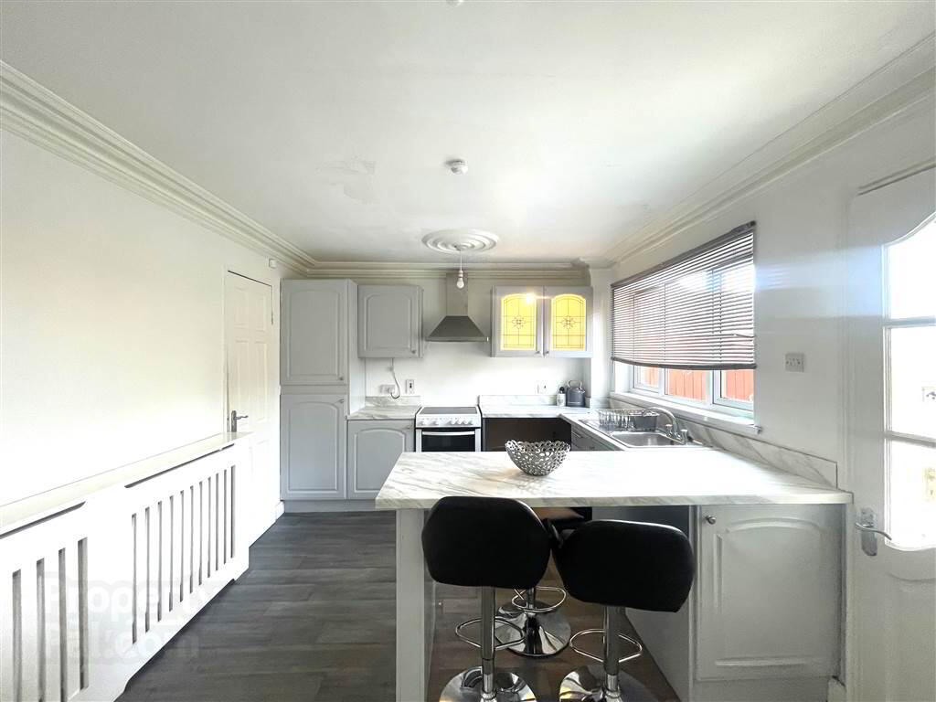 1 Glencolin Court 3 of 8