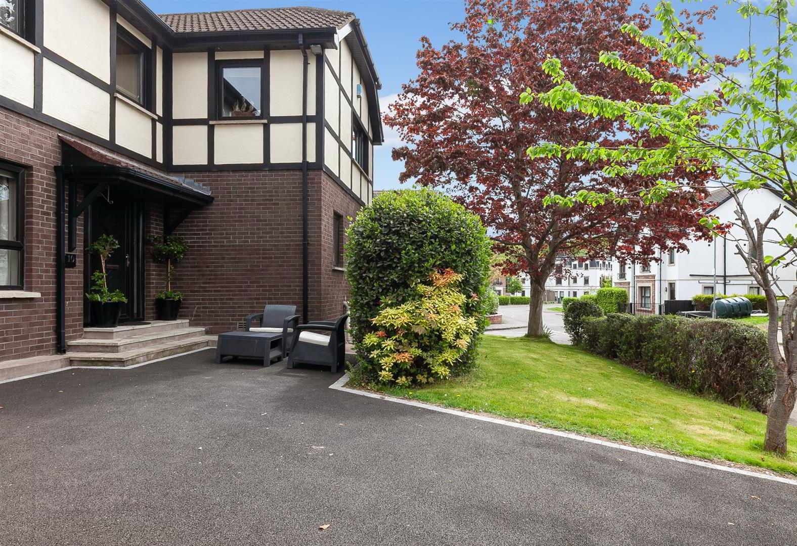 10 Castlehill Manor 3 of 32