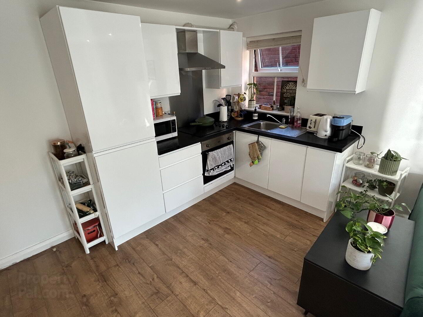 Apt 4, 44 Ulsterville Avenue 11 of 25