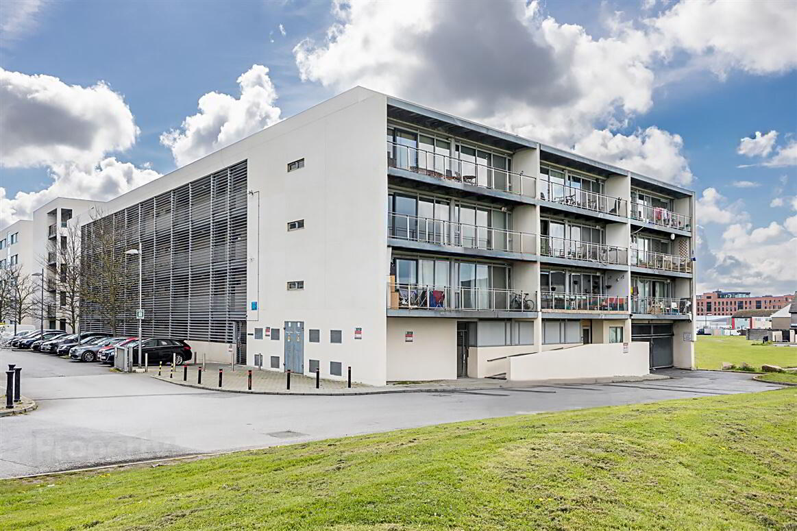Linnbhla, 25 Santry Cross 1 of 21