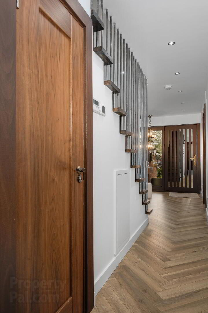 25 Ravenswood Crescent 4 of 42