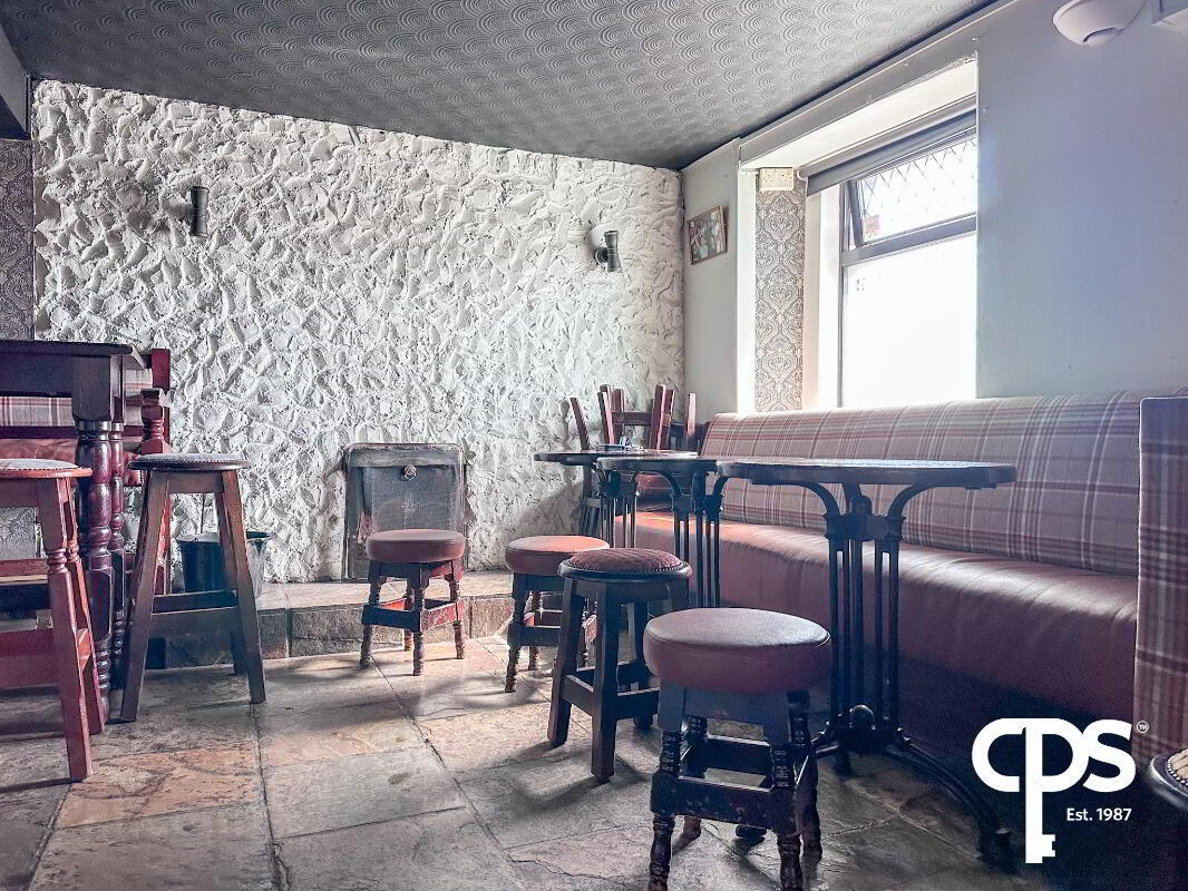The Wee Bar, 1 Kinelowen Street 6 of 23