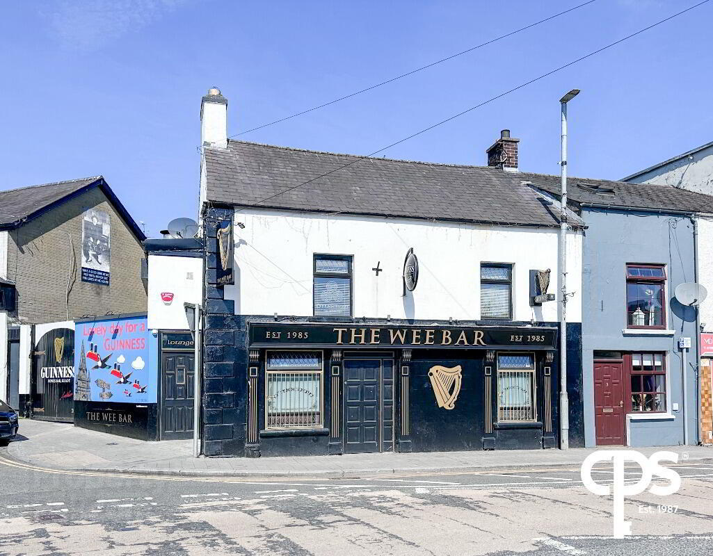 The Wee Bar, 1 Kinelowen Street 3 of 23