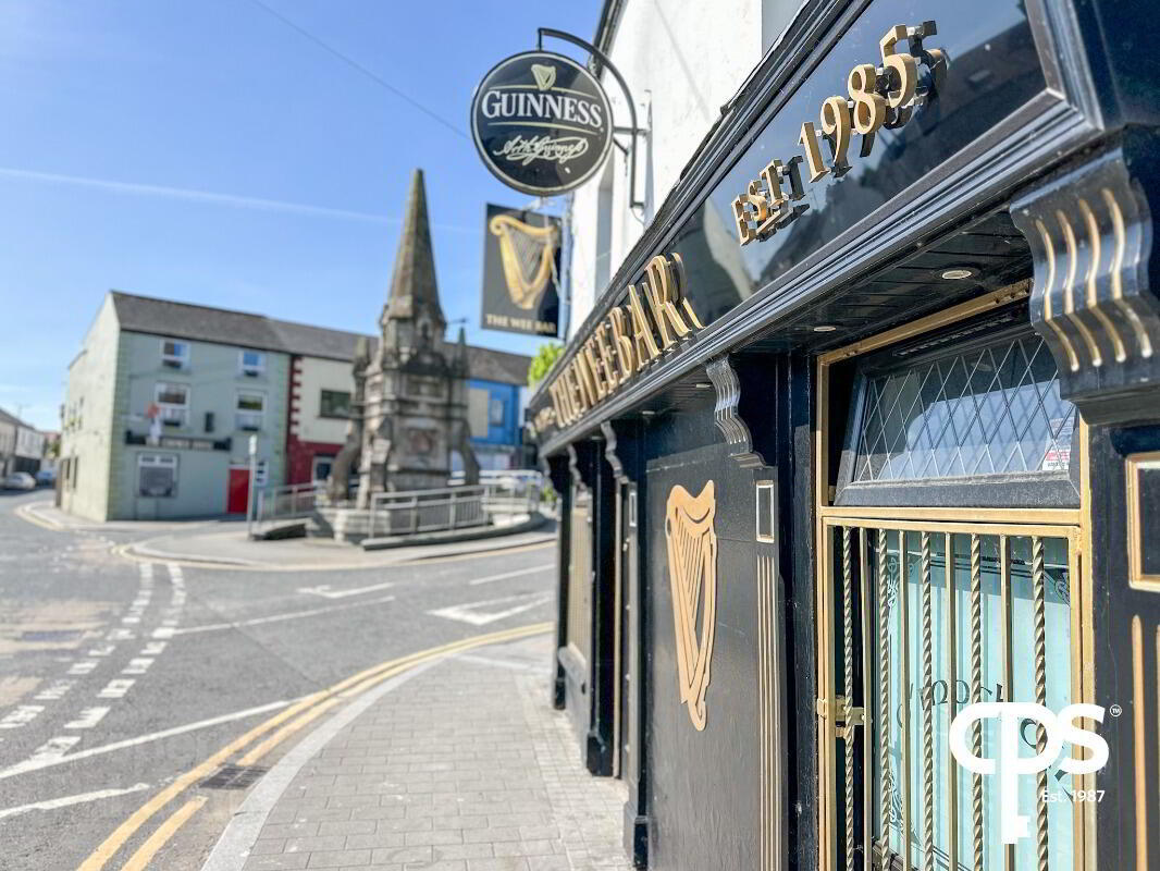 The Wee Bar, 1 Kinelowen Street 4 of 23