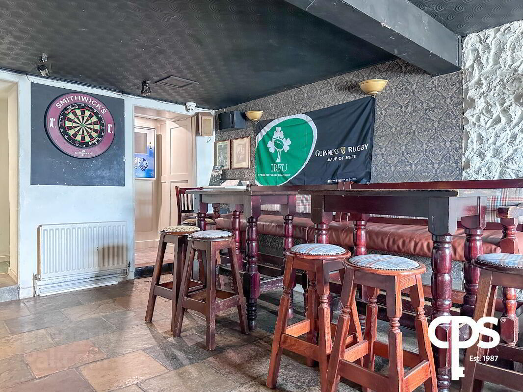 The Wee Bar, 1 Kinelowen Street 7 of 23