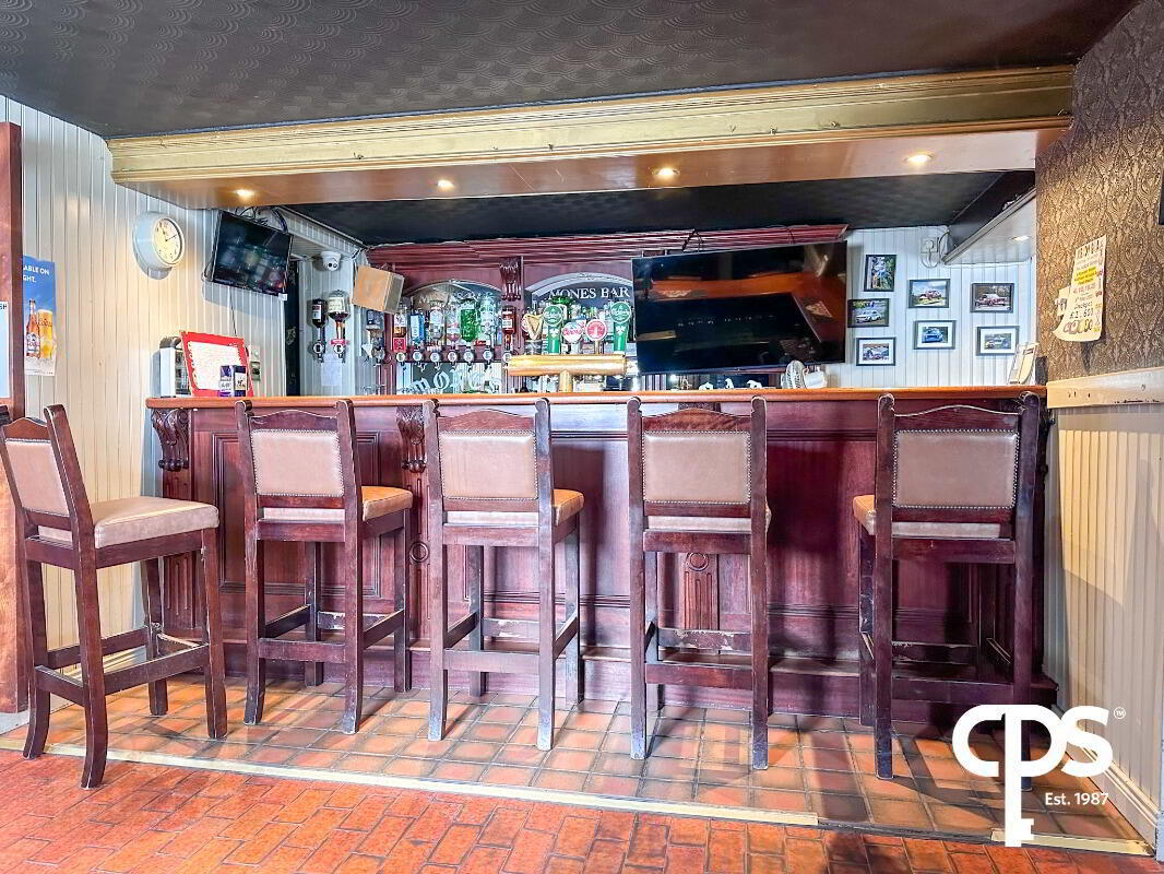 The Wee Bar, 1 Kinelowen Street 10 of 23