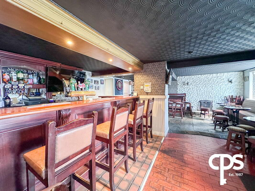 The Wee Bar, 1 Kinelowen Street 14 of 23