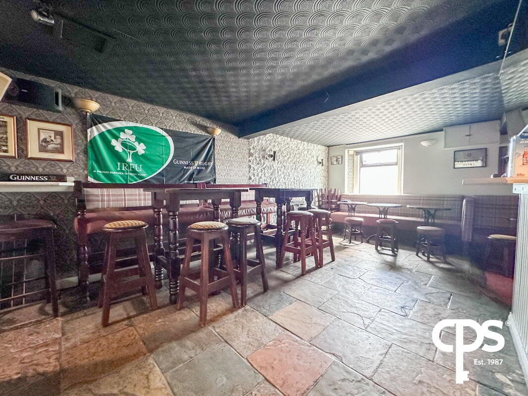The Wee Bar, 1 Kinelowen Street 9 of 23