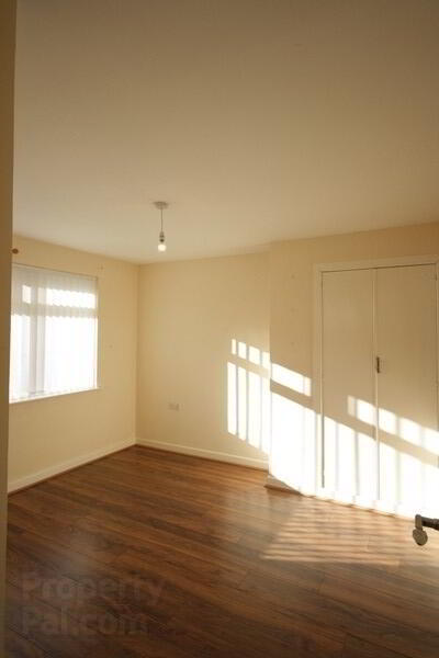 4 Glendale Avenue East 5 of 8