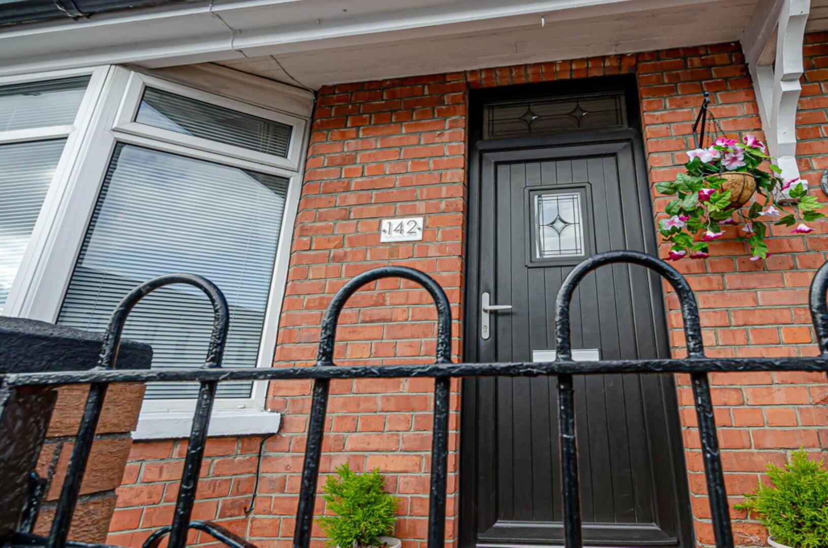 142 Ravenhill Avenue 3 of 50