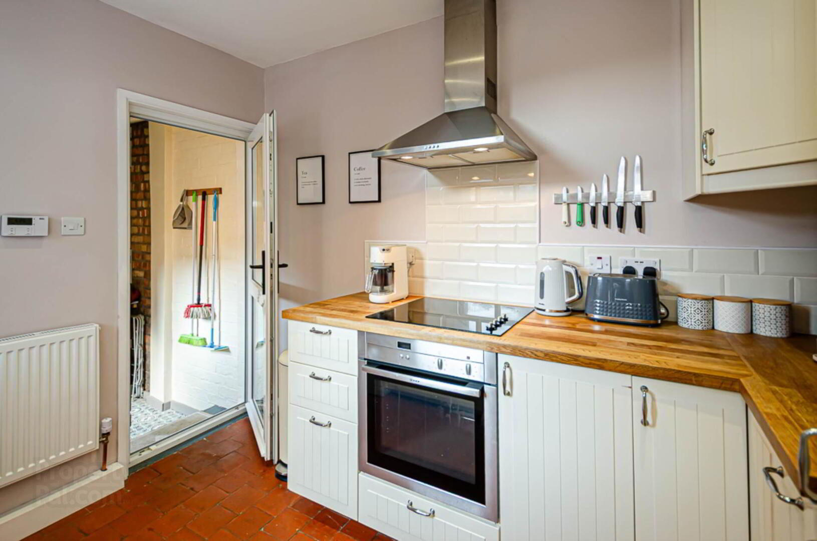 142 Ravenhill Avenue 22 of 50