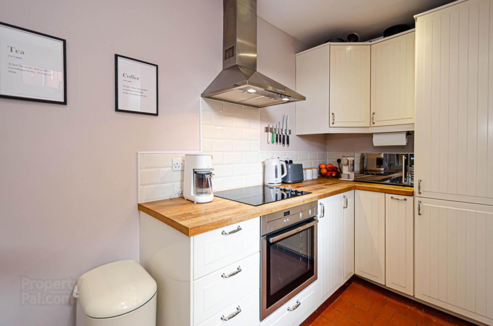 142 Ravenhill Avenue 23 of 50