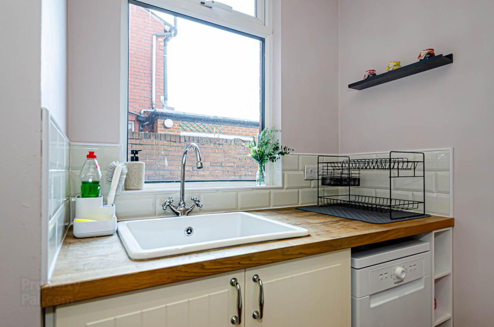 142 Ravenhill Avenue 24 of 50