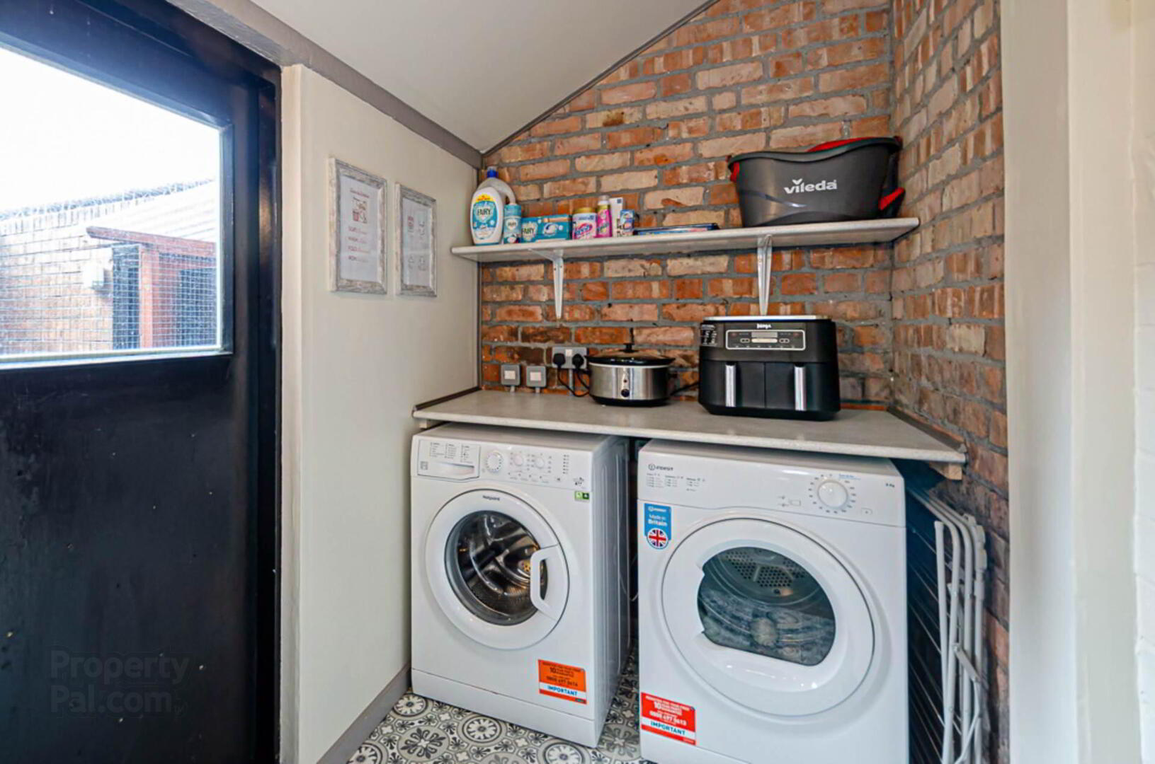 142 Ravenhill Avenue 26 of 50