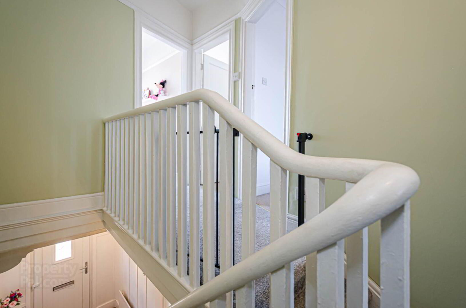 142 Ravenhill Avenue 30 of 50