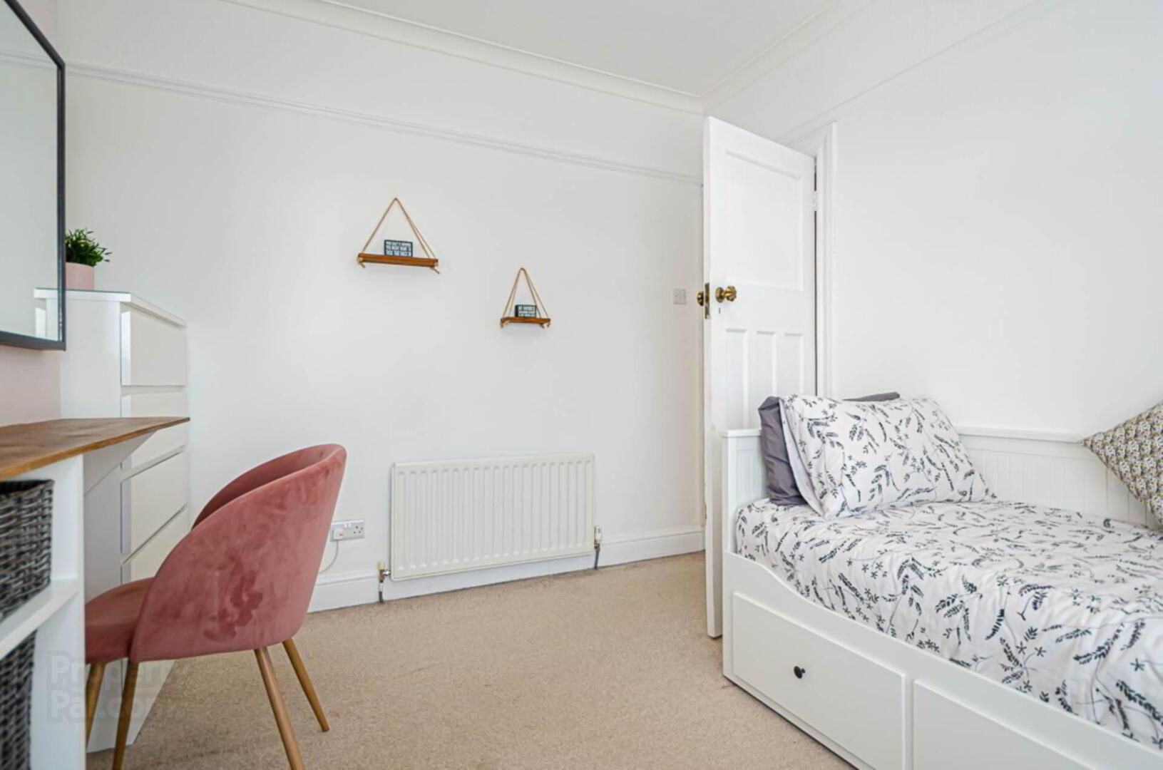142 Ravenhill Avenue 39 of 50