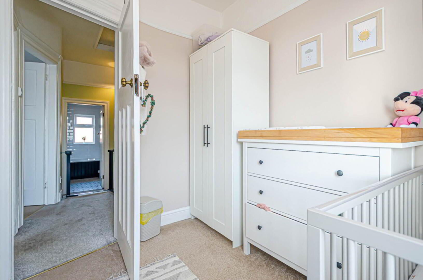 142 Ravenhill Avenue 44 of 50