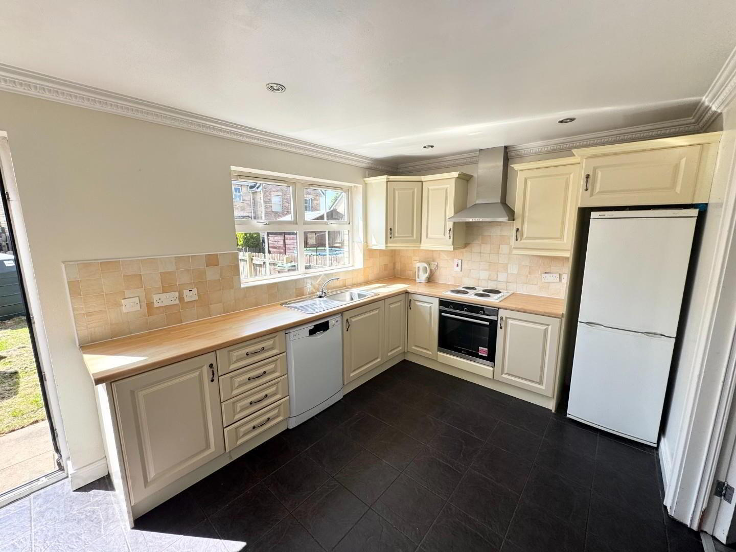 23 Carn Manor 4 of 13