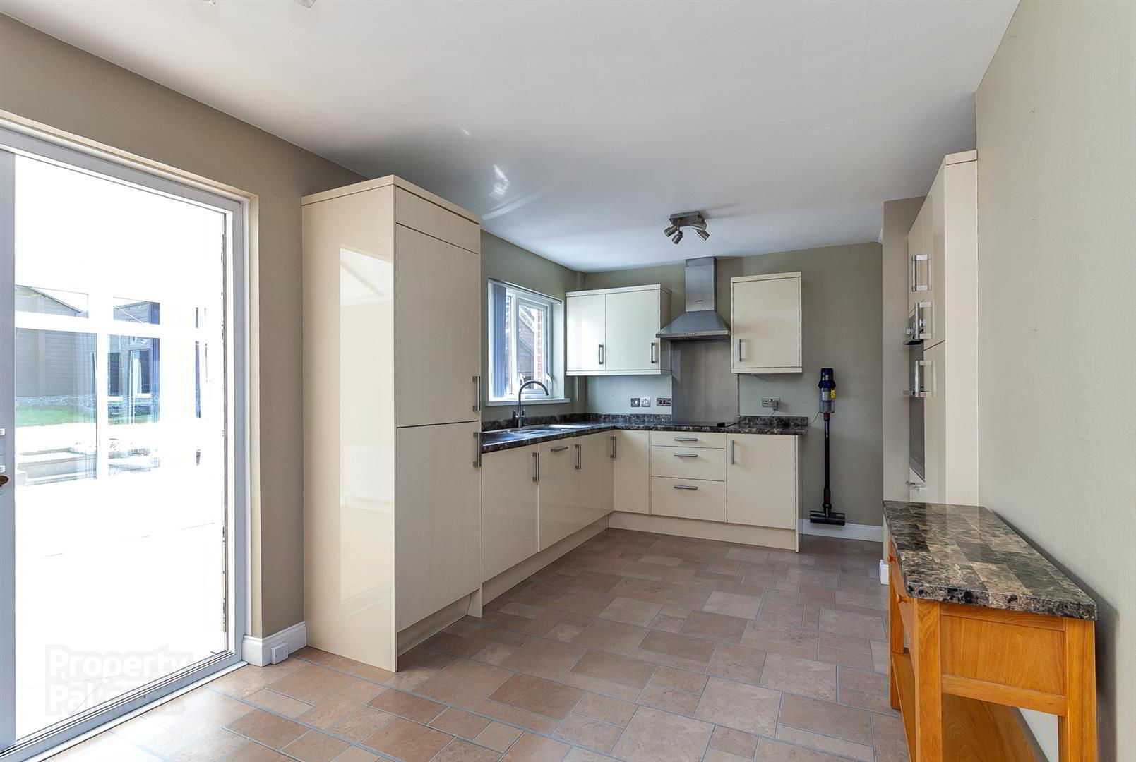 4 Fairhill Drive 7 of 21