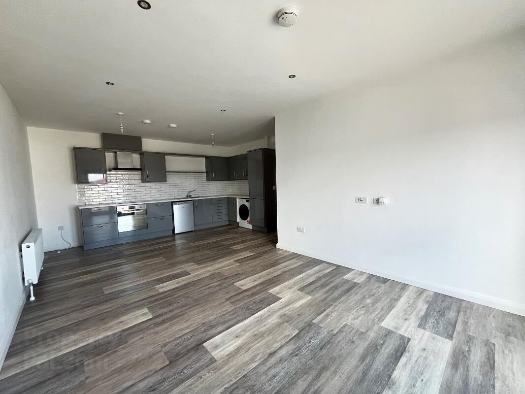 Apt 1, 94 Sunnyside Street 3 of 9
