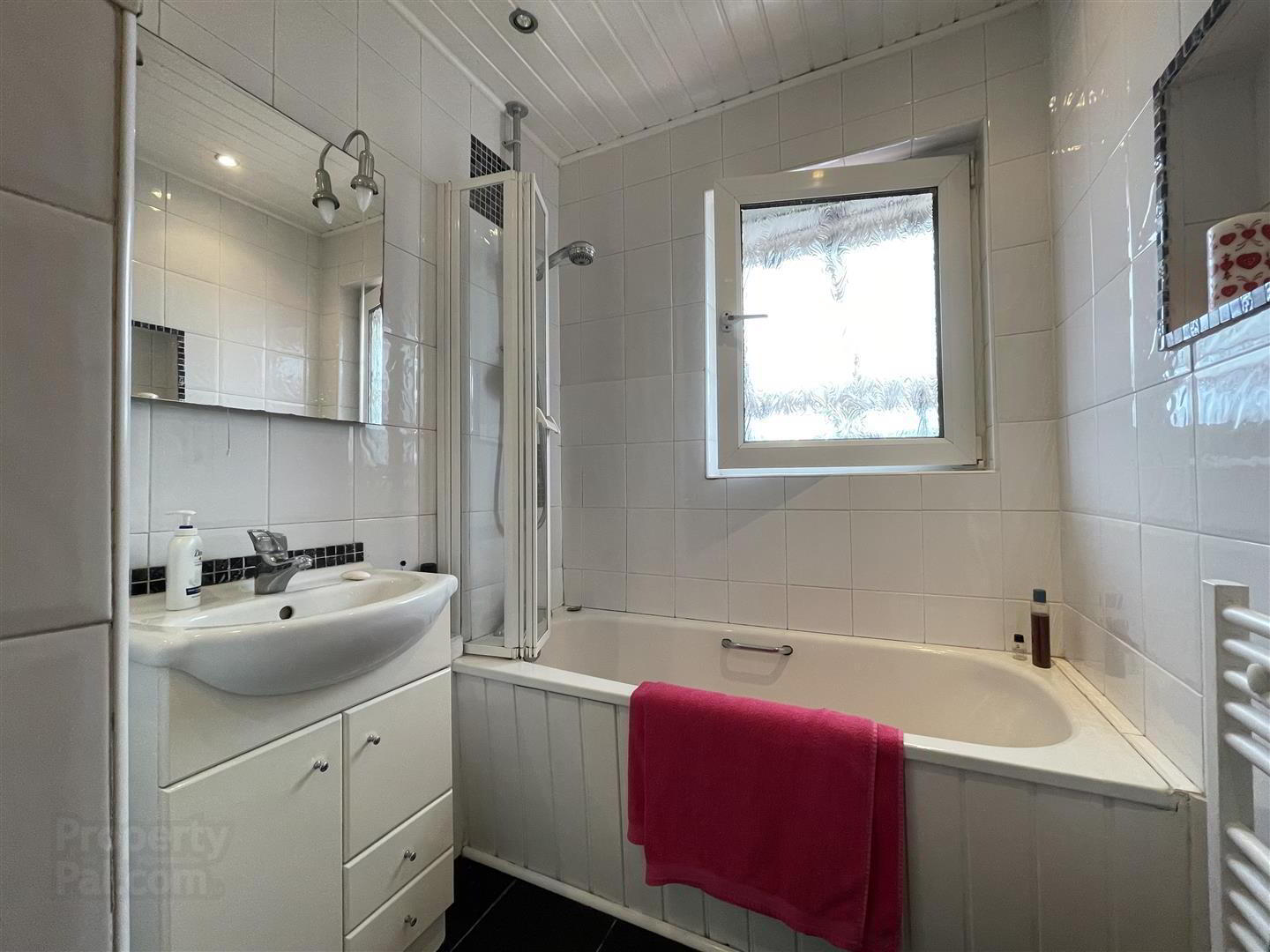32 Strangford Heights 18 of 24