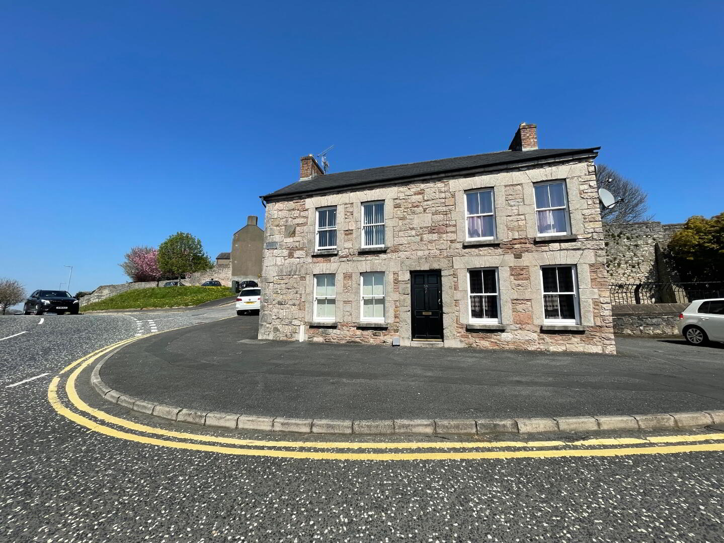 53d Castle Street 1 of 12