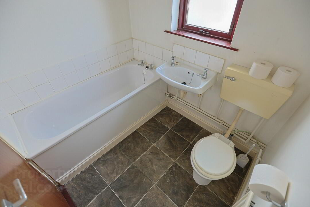 Unit B, 98 Corcrain Drive 15 of 21