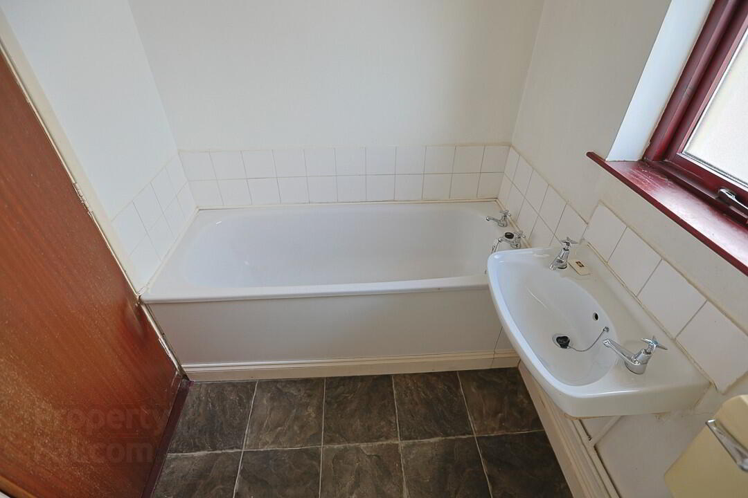 Unit B, 98 Corcrain Drive 16 of 21
