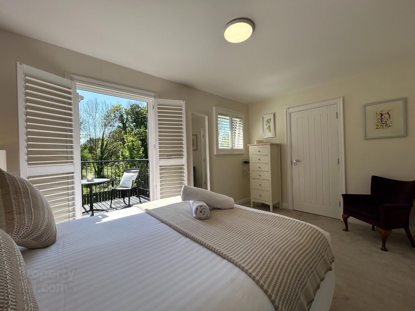 15 Spires Manor 17 of 30
