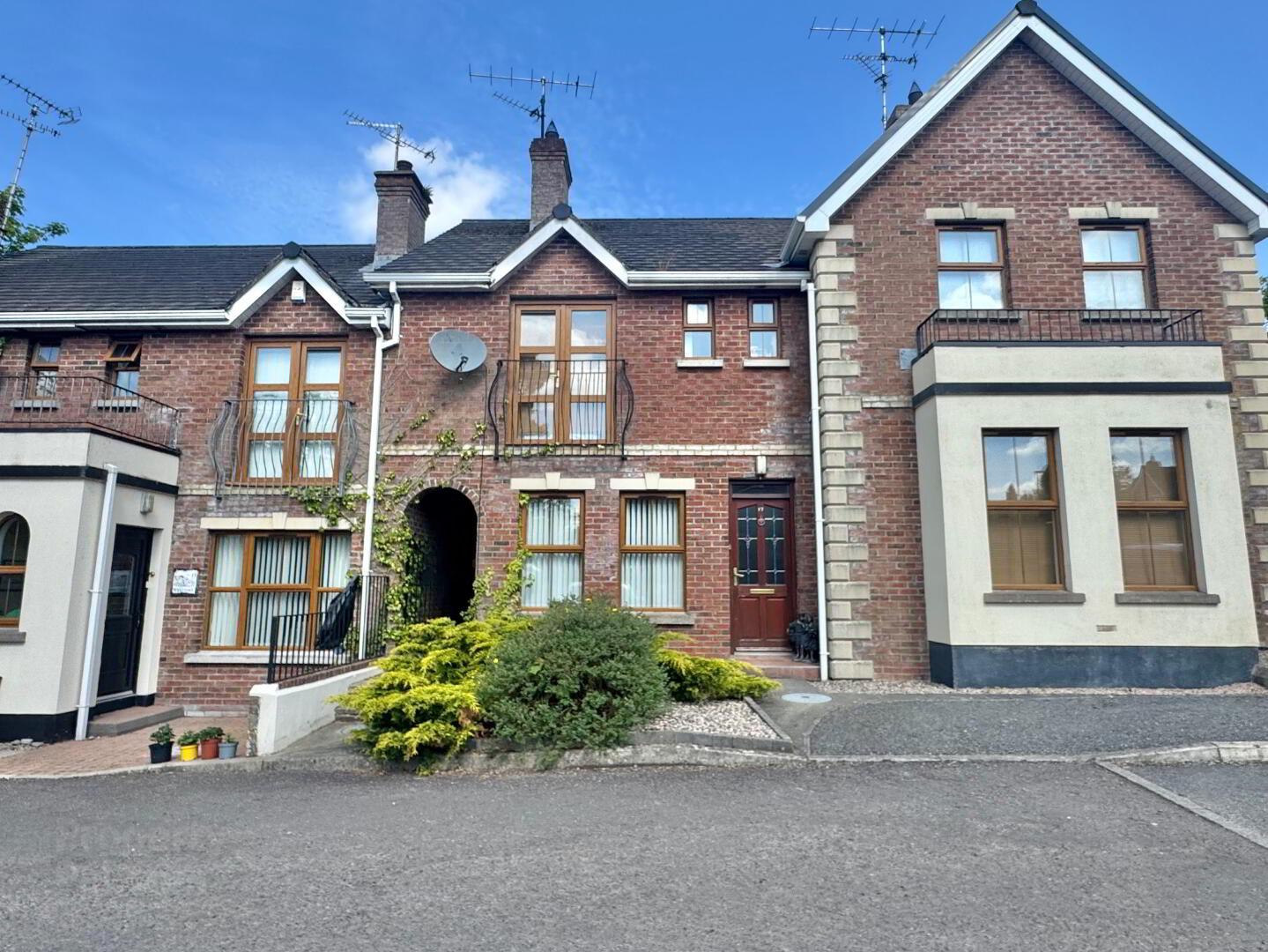 17 Castle Grove 1 of 16