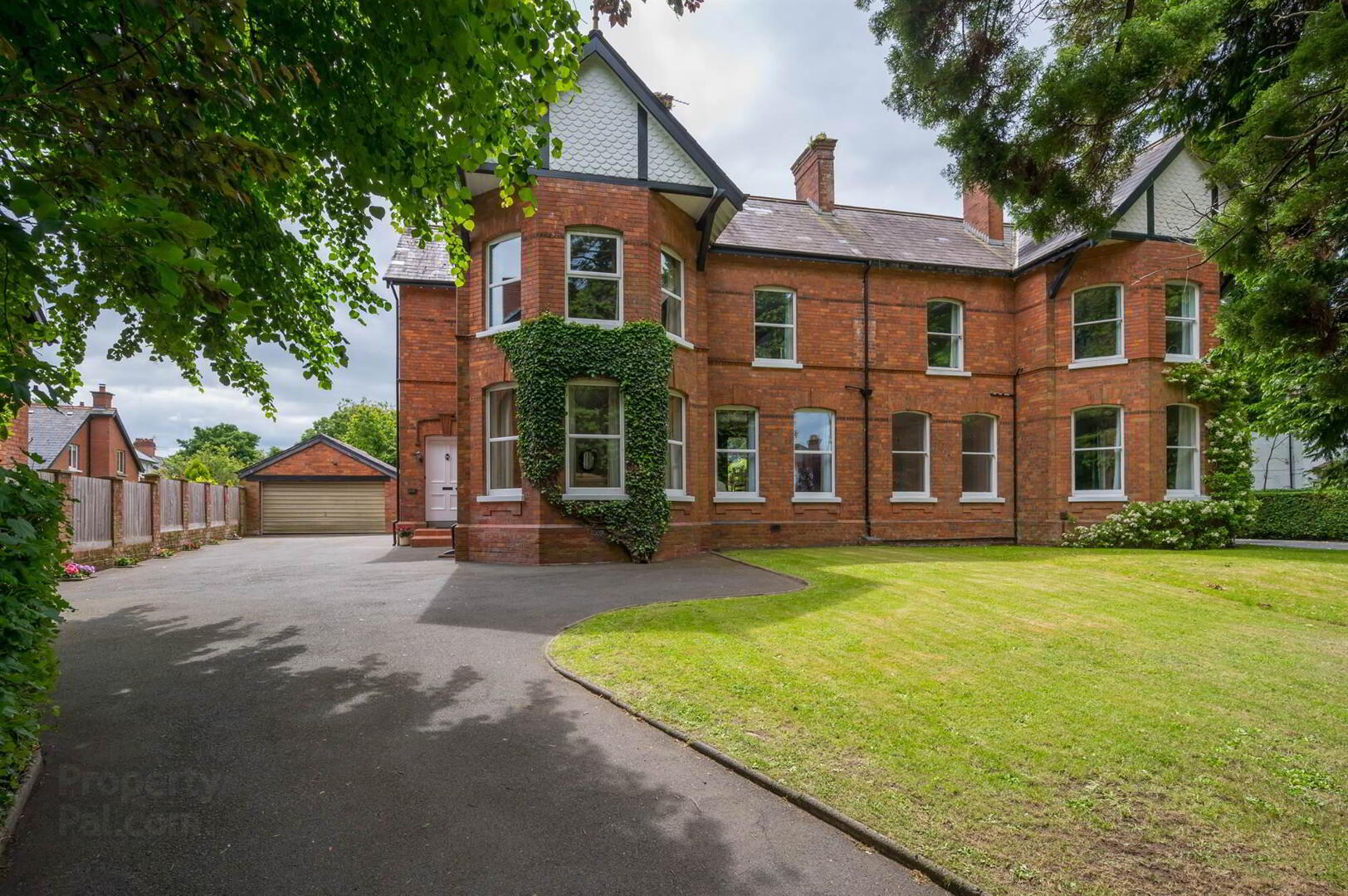 545 Upper Newtownards Road 1 of 37