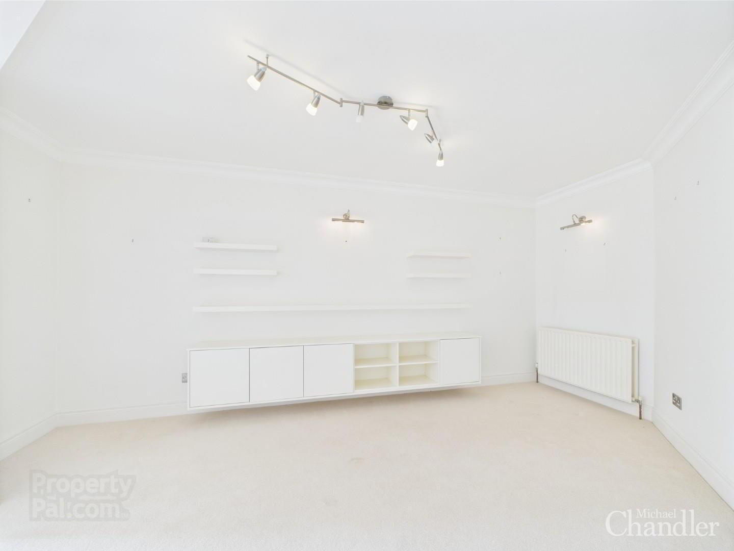 Apt 3, Clanbrassil Court 6 of 27