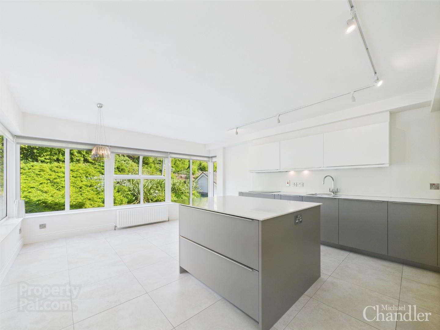 Apt 3, Clanbrassil Court 8 of 27
