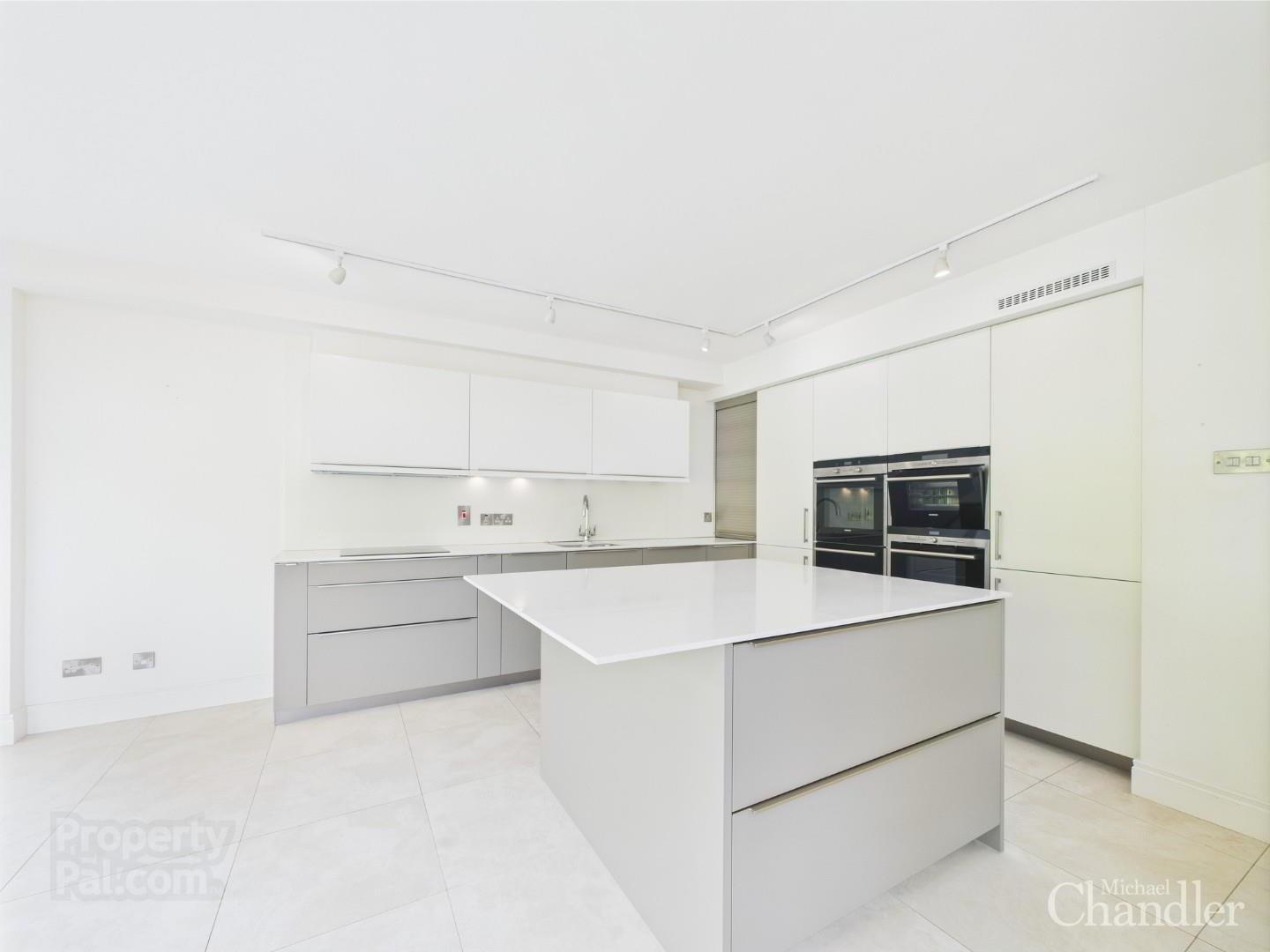 Apt 3, Clanbrassil Court 10 of 27