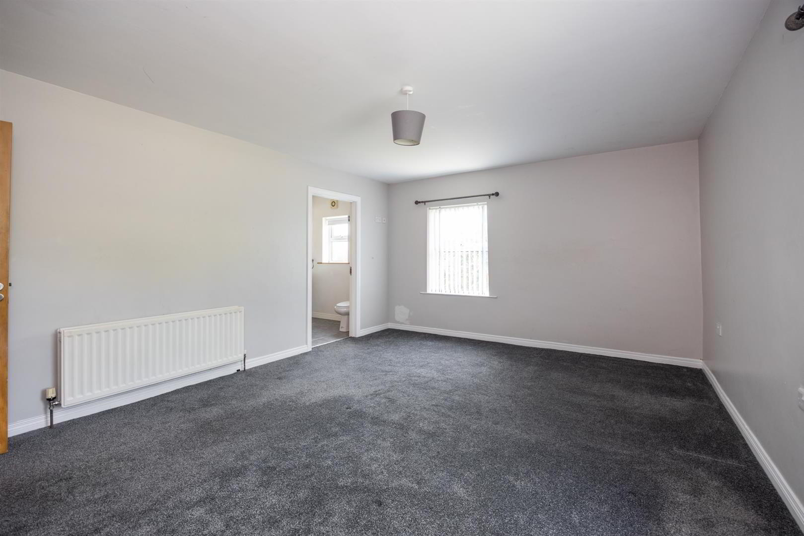 32b Crumlin Road 22 of 40