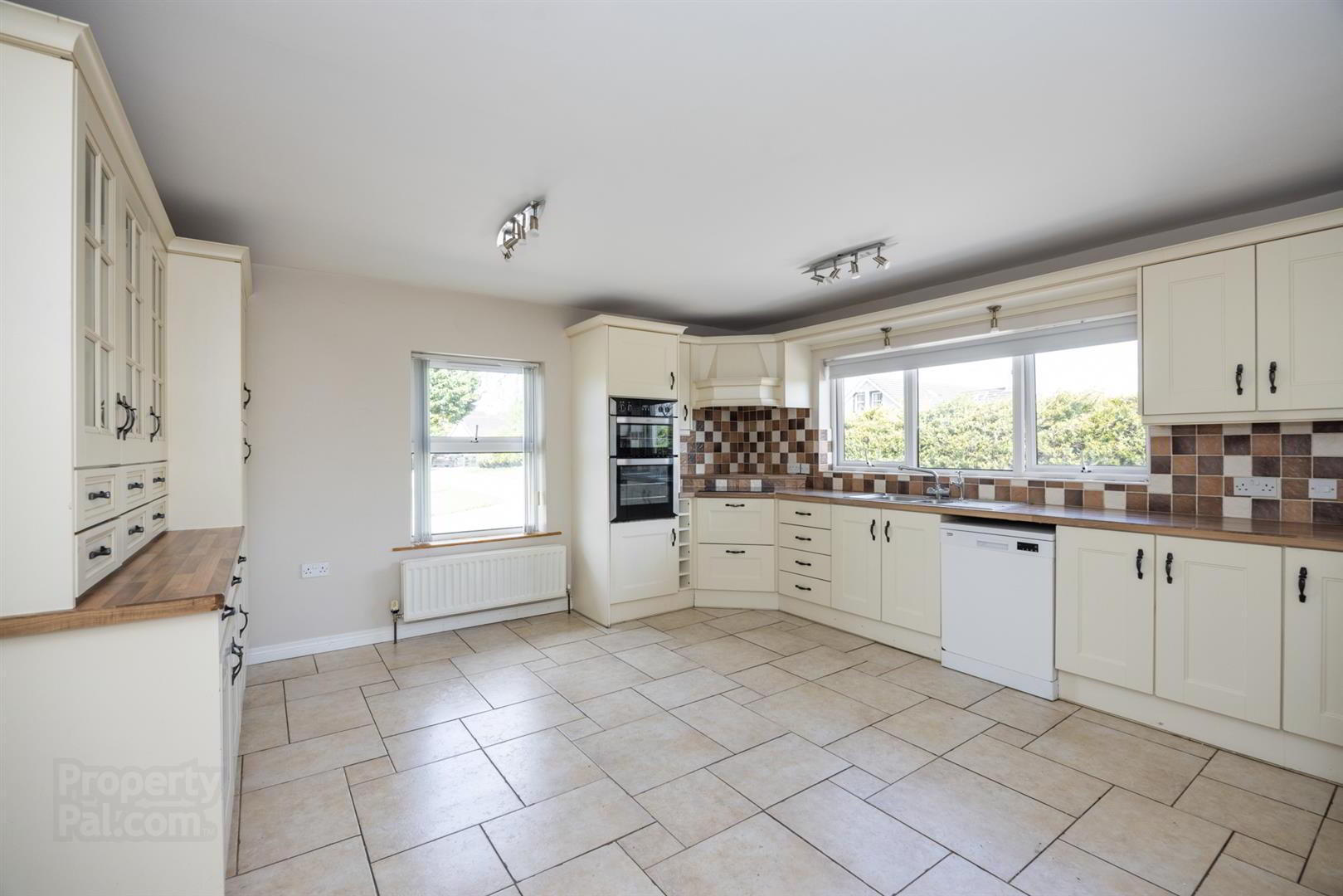 32b Crumlin Road 12 of 40