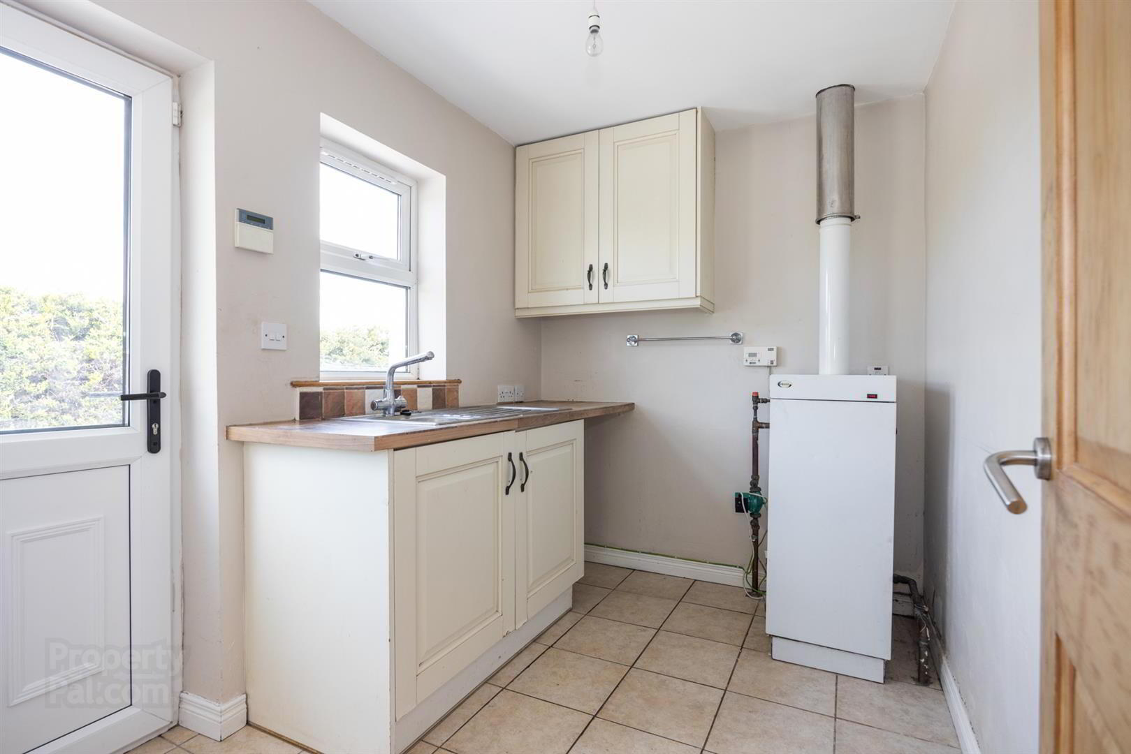 32b Crumlin Road 16 of 40