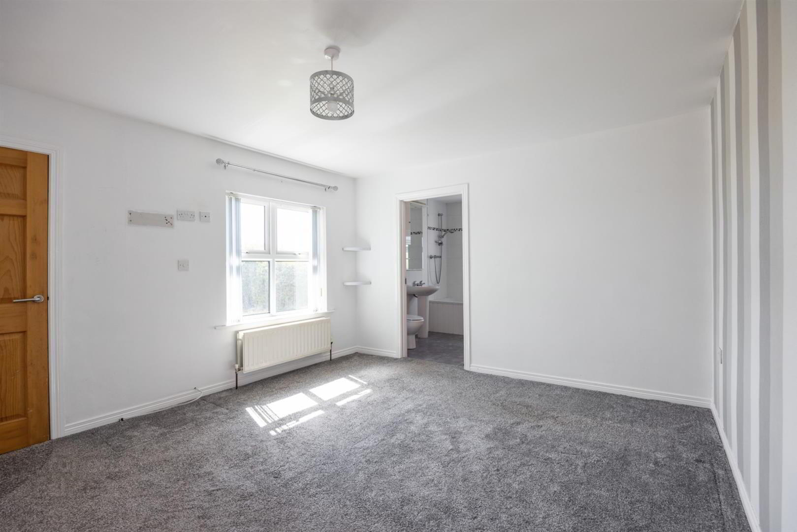 32b Crumlin Road 17 of 40