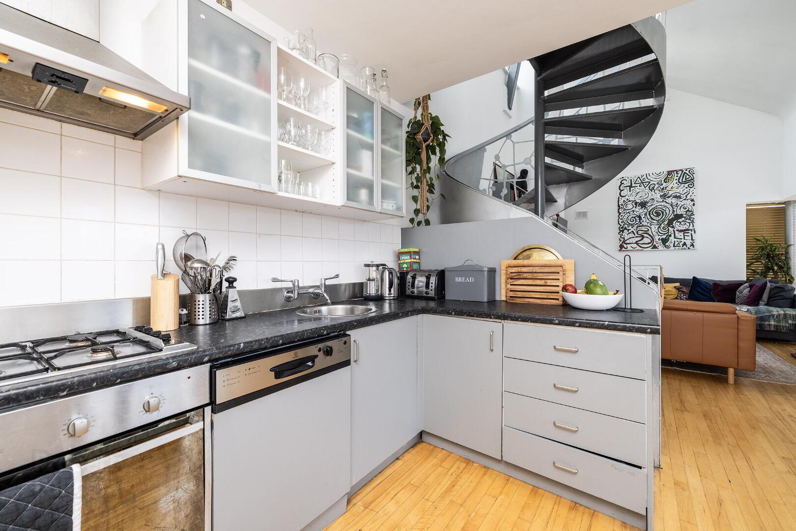 Apartment 7 Temple Bar Square 4 of 31