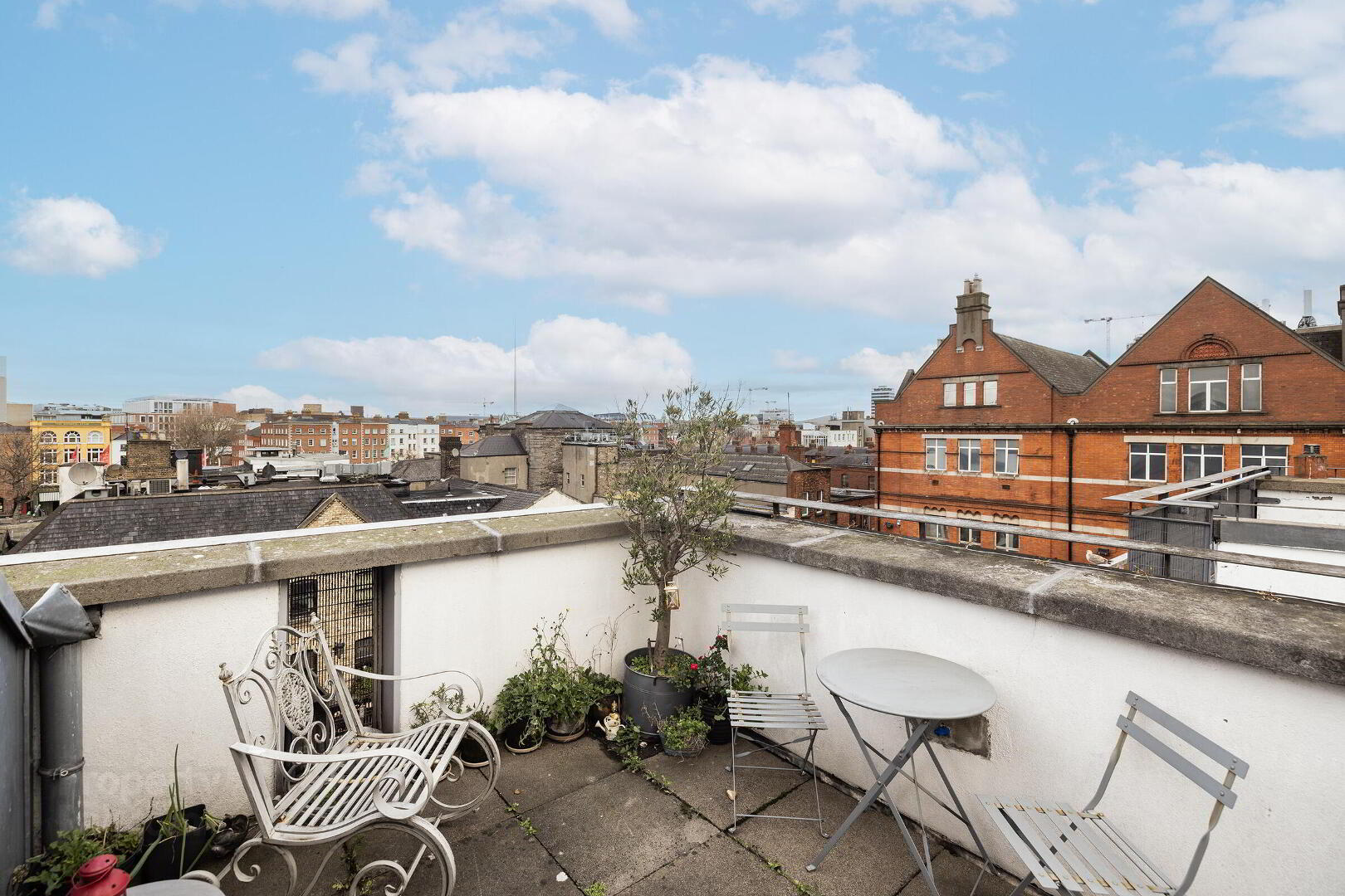 Apartment 7 Temple Bar Square 11 of 31