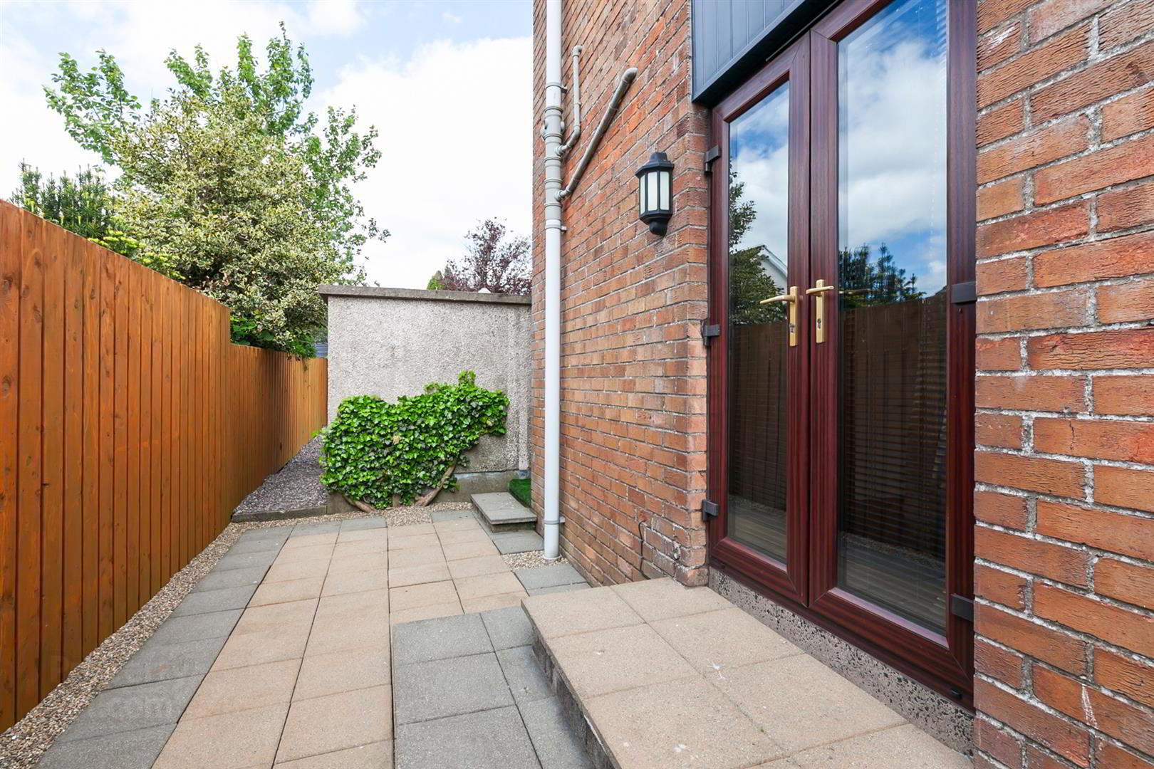 1 Moyadam Park 13 of 16