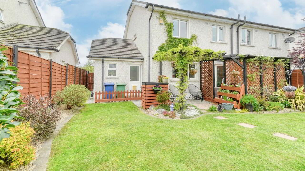 17 Killucan Manor Lawn 9 of 23