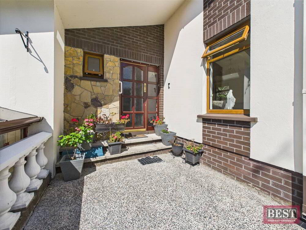 1 Greendale Crescent 3 of 38